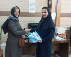 اهدای لوح سپاس به سرکار خانم مریم کرمعلی روابط عمومی هیأت ورزشهای همگانی شهرستان نهاوند