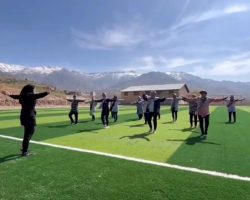 برگزاری ورزش صبحگاهی توسط هیئت ورزشهای همگانی شهرستان تویسرکان در ایستگاه چمن مصنوعی شهر سرکان