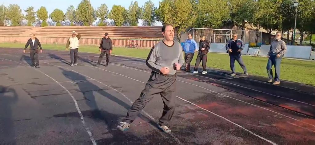 برگزاری ورزش صبحگاهی هیات ورزشهای همگانی شهرستان نهاوند در استادیوم علیمرادیان