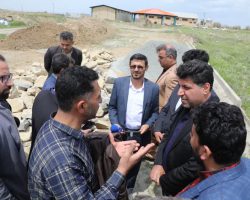 بازدید مدیرکل ورزش و جوانان استان از روند احداث زمین چمن شهر جورقان