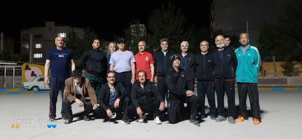 برگزاری ورزش همگانی در ایستگاه پارک لاله شهرستان نهاوند با مربی‌گری آقای خدایار گودرزی