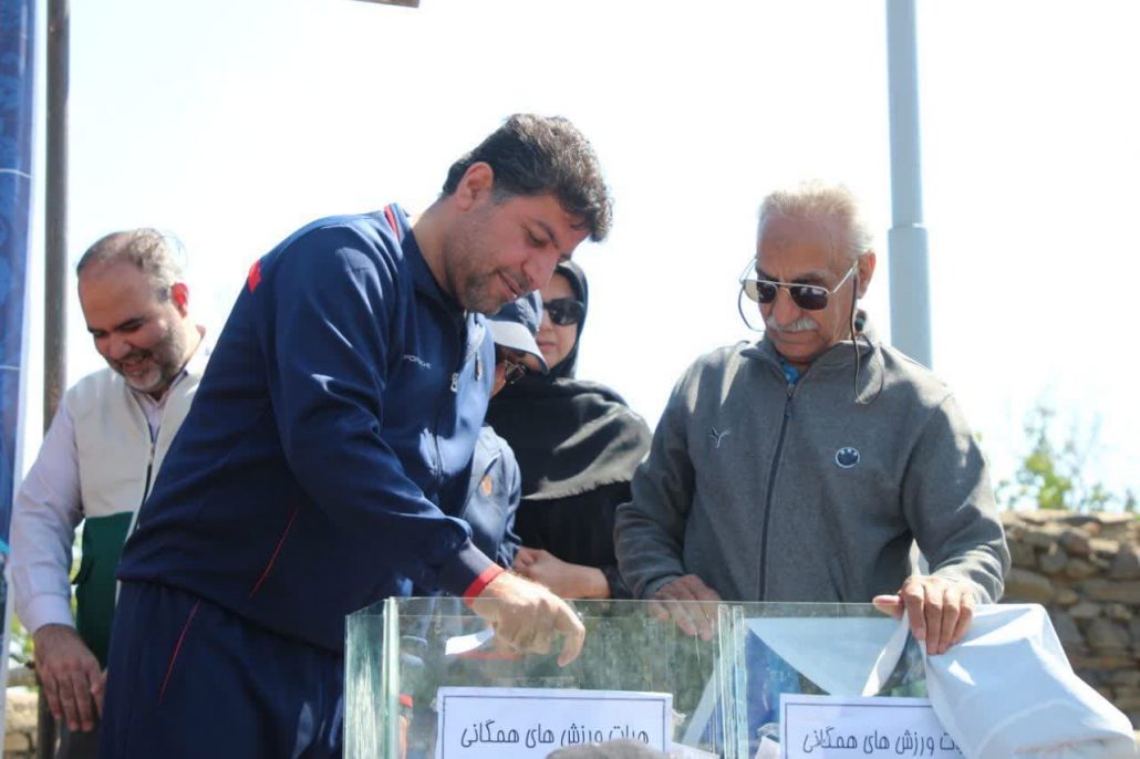 برگزاری همایش بزرگ پیاده‌روی خانوادگی در همدان به مناسبت دهه کرامت و گرامیداشت مقام دختر