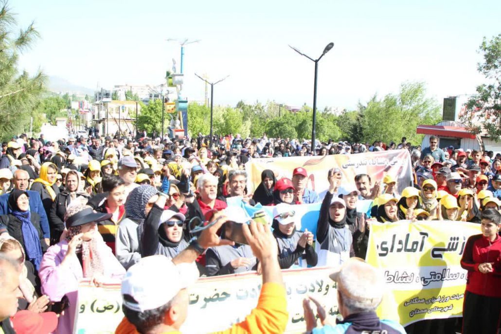 برگزاری همایش بزرگ پیاده‌روی خانوادگی در همدان به مناسبت دهه کرامت و گرامیداشت مقام دختر