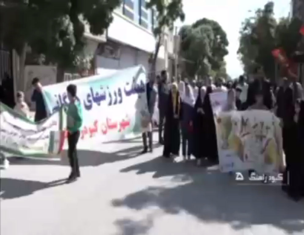 برگزاری همایش پیادهروی خانوادگی بمناسبت دهه کرامت در کبودراهنگ با شعار دختر قوی، مادر قوی، ایران قوی