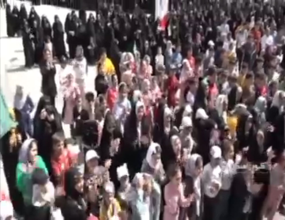 برگزاری همایش پیادهروی خانوادگی بمناسبت دهه کرامت در کبودراهنگ با شعار دختر قوی، مادر قوی، ایران قوی