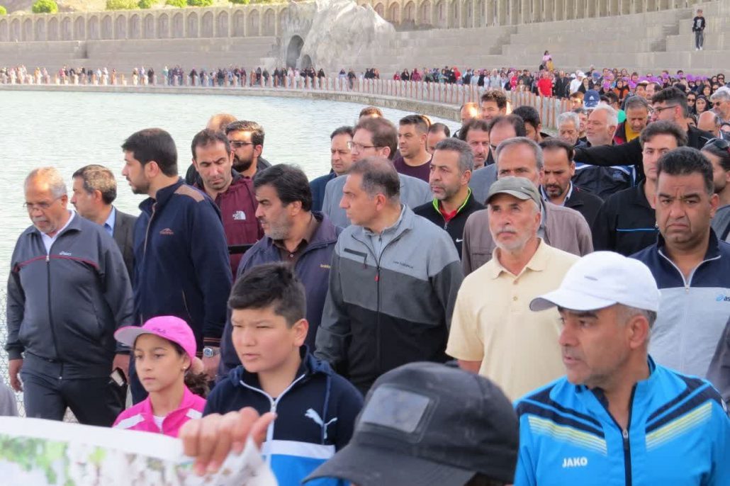 برگزاری همایش بزرگ پیادهروی خانوادگی با شعار دختر قوی، مادر قوی، ایران قوی به مناسبت گرامیداشت دهه کرامت و خجسته میلاد حضرت علی ابن موسی الرضا(ع) در شهرستان ملایر