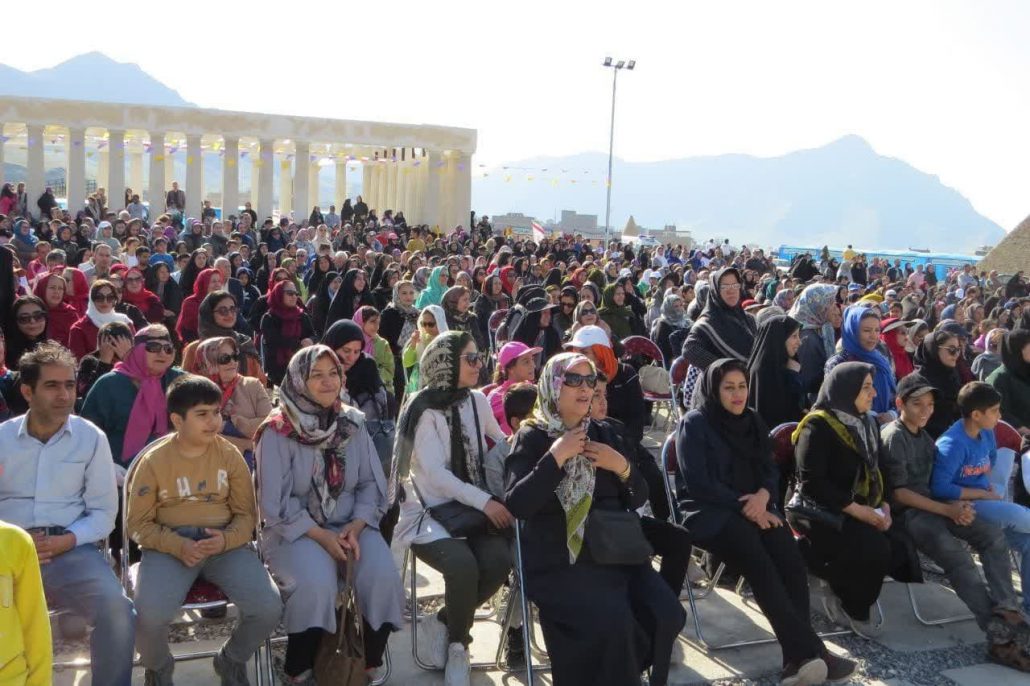برگزاری همایش بزرگ پیادهروی خانوادگی با شعار دختر قوی، مادر قوی، ایران قوی به مناسبت گرامیداشت دهه کرامت و خجسته میلاد حضرت علی ابن موسی الرضا(ع) در شهرستان ملایر