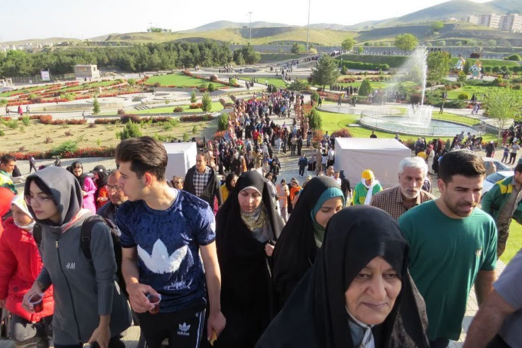 برگزاری همایش بزرگ پیادهروی خانوادگی با شعار دختر قوی، مادر قوی، ایران قوی به مناسبت گرامیداشت دهه کرامت و خجسته میلاد حضرت علی ابن موسی الرضا(ع) در شهرستان ملایر