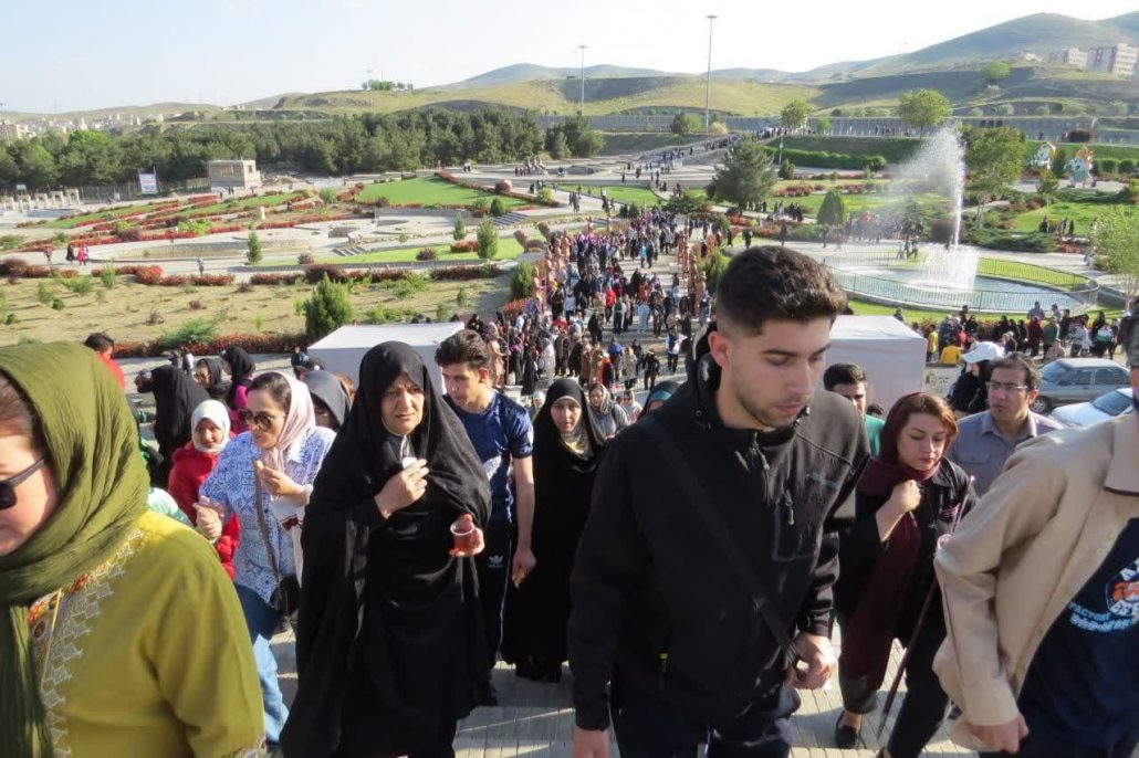برگزاری همایش بزرگ پیادهروی خانوادگی با شعار دختر قوی، مادر قوی، ایران قوی به مناسبت گرامیداشت دهه کرامت و خجسته میلاد حضرت علی ابن موسی الرضا(ع) در شهرستان ملایر