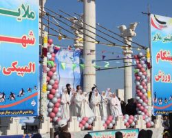 حضور و آوای دختران ملایری در همایش بزرگ پیادهروی خانوادگی با شعار دختر قوی، مادر قوی، ایران قوی که به مناسبت دهه مبارک کرامت در مجموعه توریستی جهان کوچک ملایر
