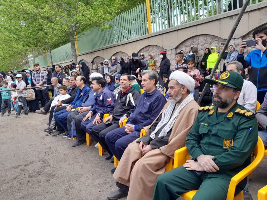 برگزاری همایش پیاده روی خانوادگی به مناسبت دهه کرامت در نهاوند به همت اداره ورزش همگانی و هیئت ورزش‌های همگانی شهرستان نهاوند