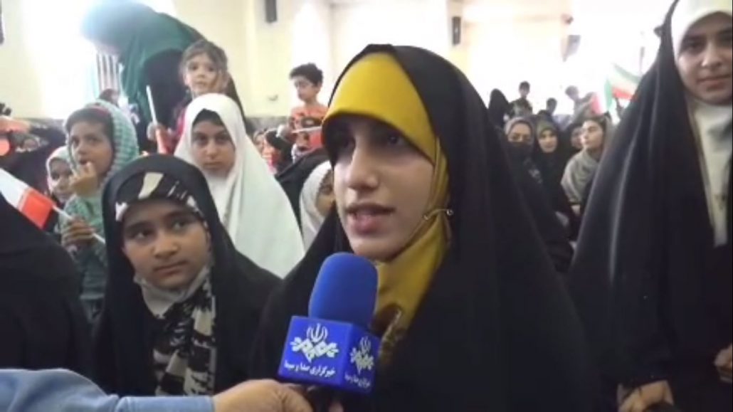 همایش دهه 90ها و اجرای سرود سلام فرمانده توسط سربازان کوچک امام زمان (عج)، با نوای ابوذر روحی، در مصلی نهاوند