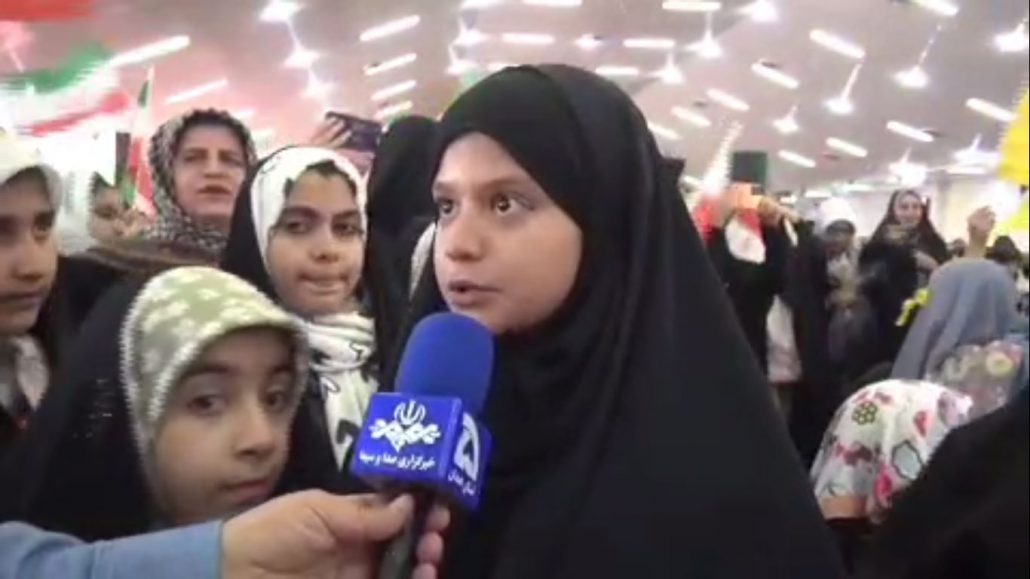 همایش دهه 90ها و اجرای سرود سلام فرمانده توسط سربازان کوچک امام زمان (عج)، با نوای ابوذر روحی، در مصلی نهاوند