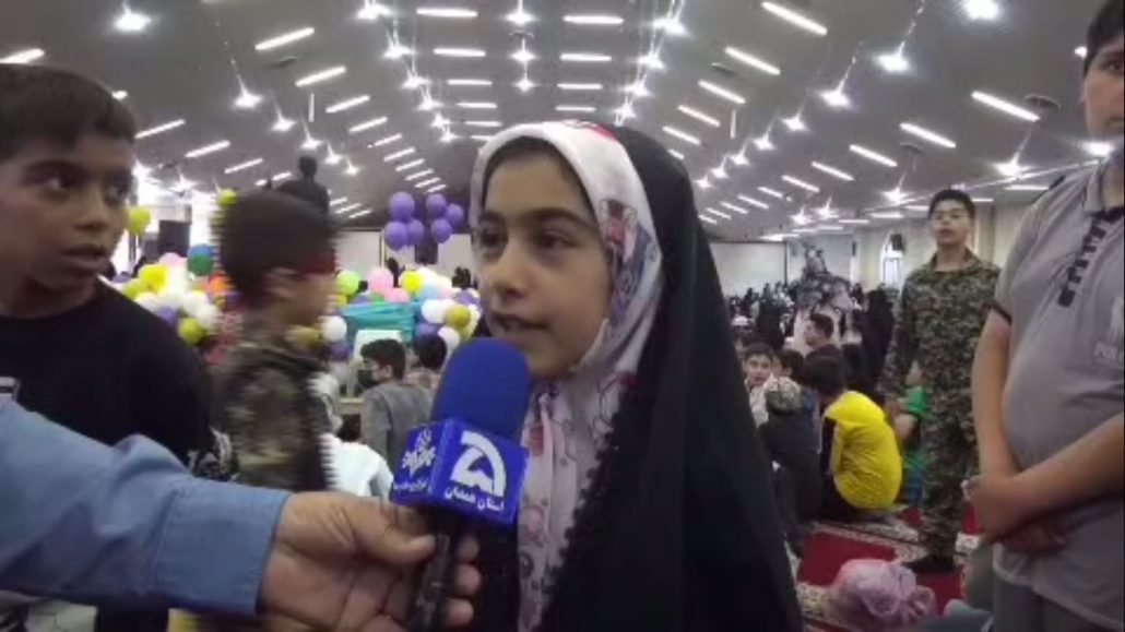 همایش دهه 90ها و اجرای سرود سلام فرمانده توسط سربازان کوچک امام زمان (عج)، با نوای ابوذر روحی، در مصلی نهاوند