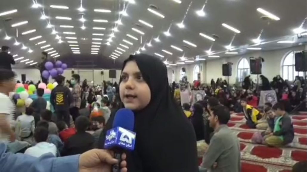 همایش دهه 90ها و اجرای سرود سلام فرمانده توسط سربازان کوچک امام زمان (عج)، با نوای ابوذر روحی، در مصلی نهاوند