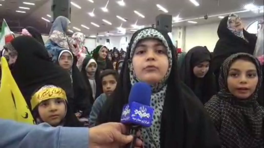 همایش دهه 90ها و اجرای سرود سلام فرمانده توسط سربازان کوچک امام زمان (عج)، با نوای ابوذر روحی، در مصلی نهاوند