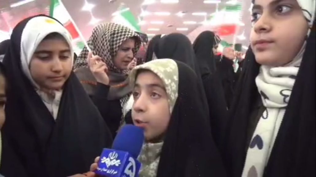 همایش دهه 90ها و اجرای سرود سلام فرمانده توسط سربازان کوچک امام زمان (عج)، با نوای ابوذر روحی، در مصلی نهاوند