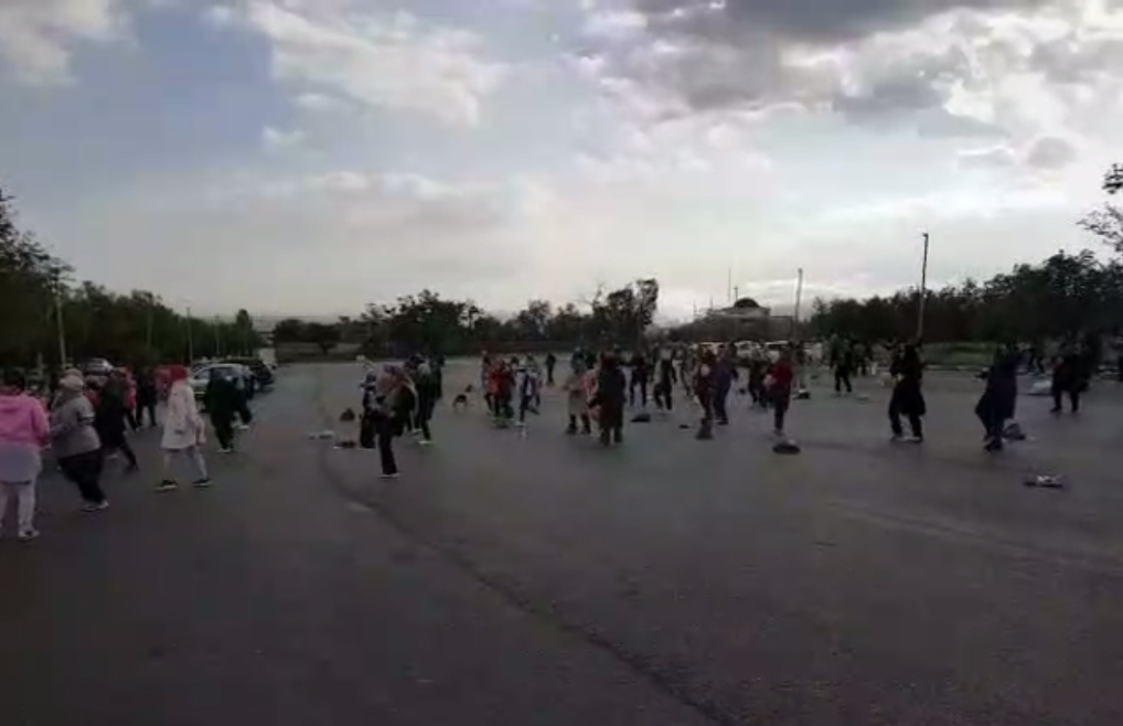 برگزاری تمرینات ورزشی توسط ورزشکاران گروه ره پویان الوند در بوستان ارم شهر همدان