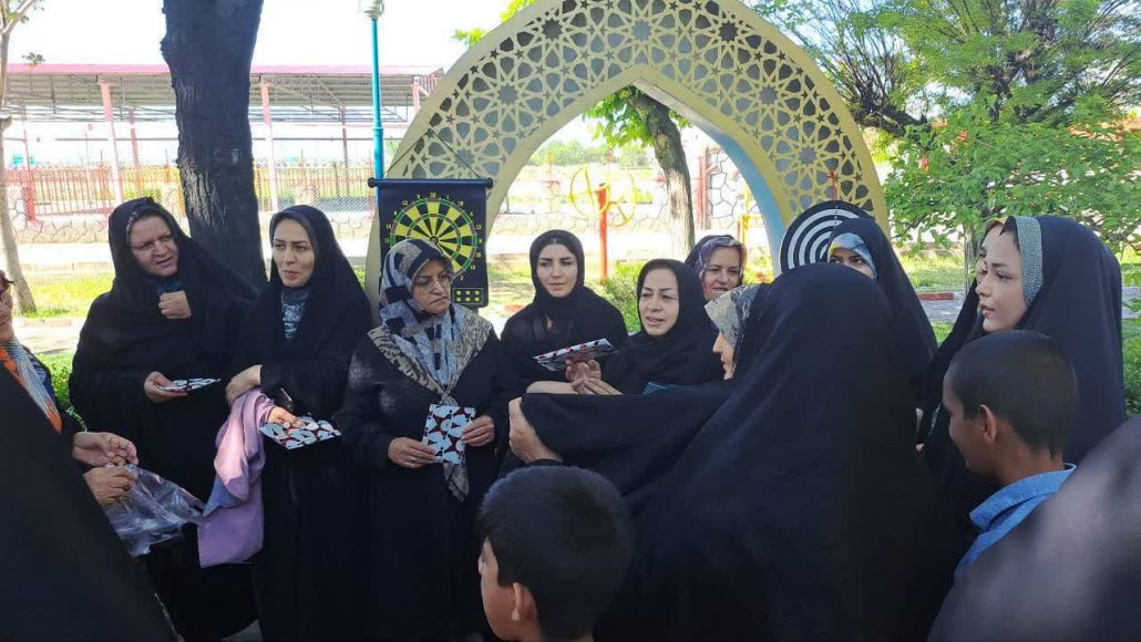 برگزاری مسابقه دارت مادر و دختر به مناسبت دهه کرامت و روز دختر در شهر جهانی لالجین