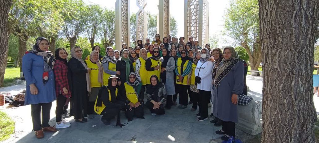 برگزاری ورزش روزانه در طبیعت توسط بانوان گروه ورزشی نشاط هیئت ورزشهای همگانی شهرستان درگزین، به مناسبت فتح خرمشهر و روز مقاومت ایثار و پیروزی