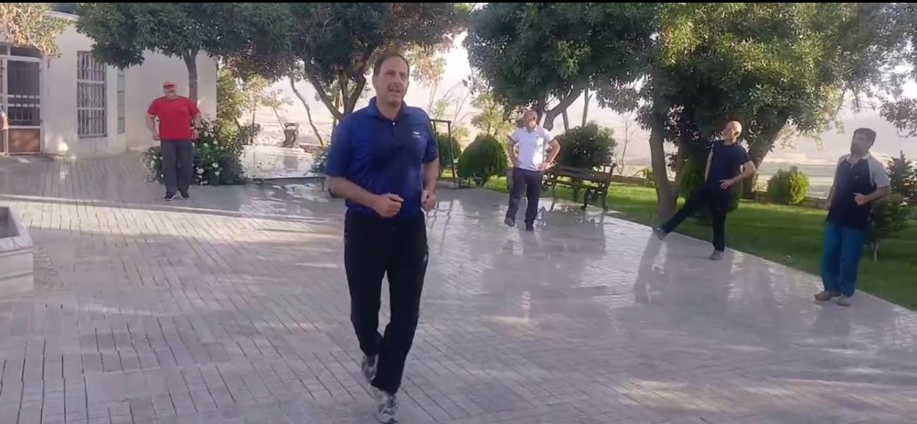 ورزش صبحگاهی هیئت ورزشهای همگانی نهاوند بمناسبت روز جهانی بدون دخانیات در بام نهاوند