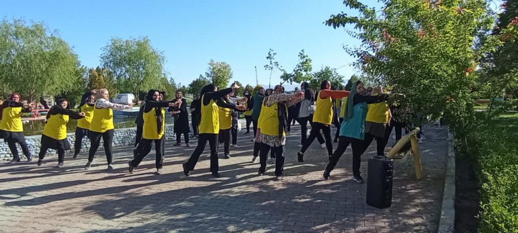 برگزاری ورزش روزانه در طبیعت توسط بانوان گروه ورزشی نشاط هیئت ورزشهای همگانی شهرستان درگزین، به مناسبت فتح خرمشهر و روز مقاومت ایثار و پیروزی