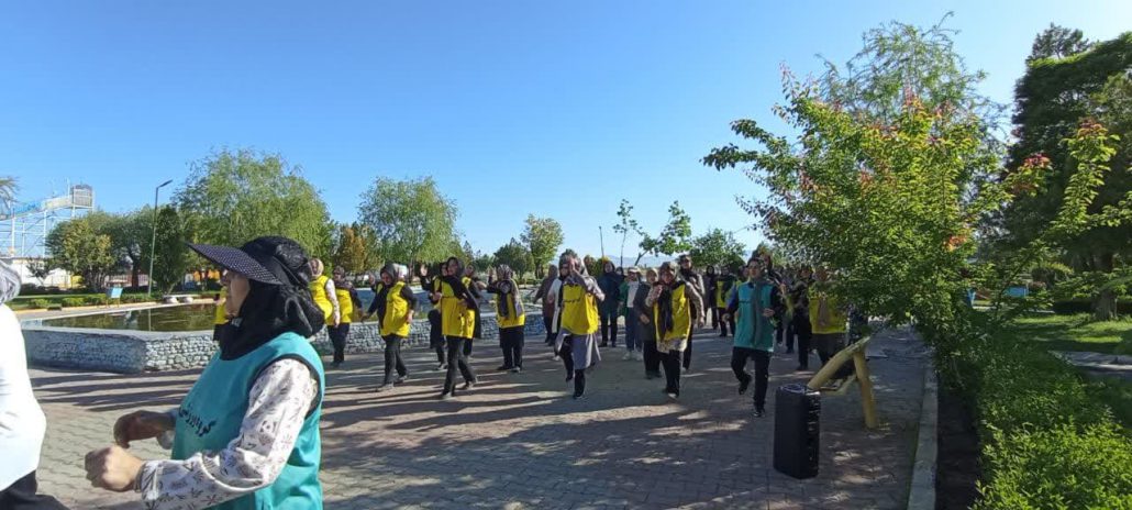 برگزاری ورزش روزانه در طبیعت توسط بانوان گروه ورزشی نشاط هیئت ورزشهای همگانی شهرستان درگزین، به مناسبت فتح خرمشهر و روز مقاومت ایثار و پیروزی
