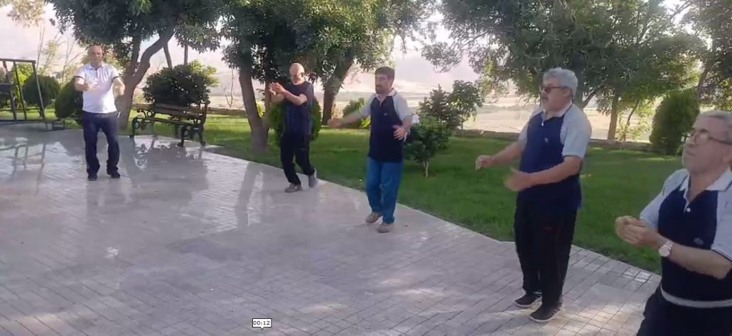 ورزش صبحگاهی هیئت ورزشهای همگانی نهاوند بمناسبت روز جهانی بدون دخانیات در بام نهاوند