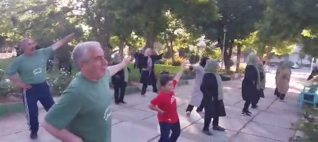 اجرای تمرینات روزانه ورزش صبحگاهی گروه ورزشی تمدن در میدان شیرسنگی همدان