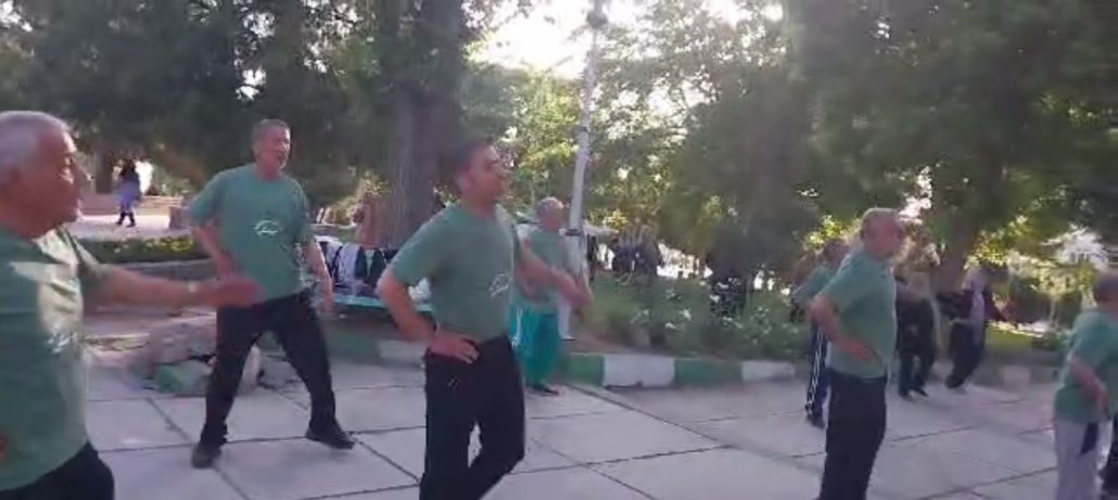 اجرای تمرینات روزانه ورزش صبحگاهی گروه ورزشی تمدن در میدان شیرسنگی همدان