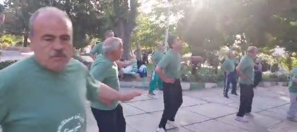 اجرای تمرینات روزانه ورزش صبحگاهی گروه ورزشی تمدن در میدان شیرسنگی همدان