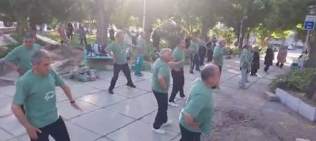 اجرای تمرینات روزانه ورزش صبحگاهی گروه ورزشی تمدن در میدان شیرسنگی همدان