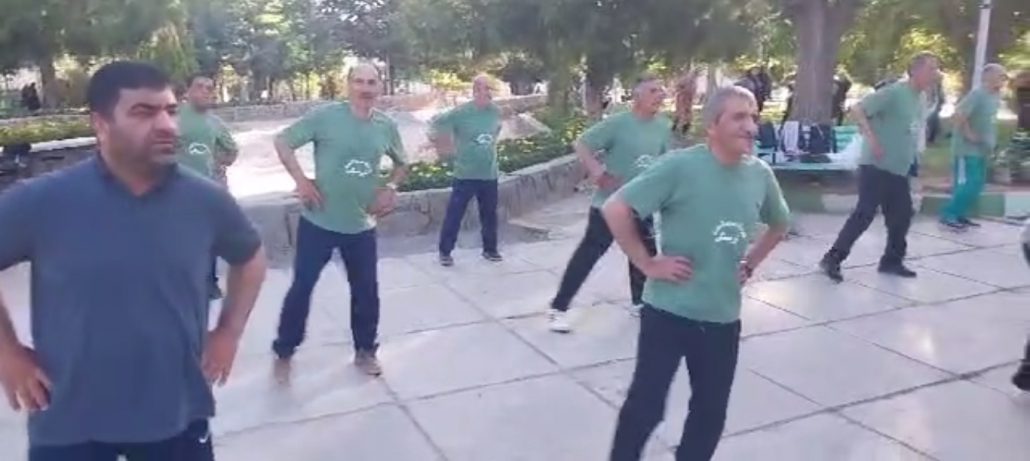 اجرای تمرینات روزانه ورزش صبحگاهی گروه ورزشی تمدن در میدان شیرسنگی همدان