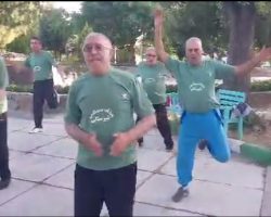 اجرای تمرینات ورزش صبحگاهی در میدان شیرسنگی همدان توسط گروه ورزشی تمدن هیئت ورزش‌های همگانی شهرستان همدان