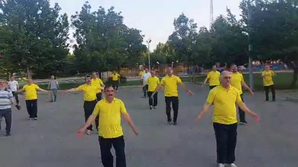 اجرای ورزش روزانه در شهرک شهید مدنی همدان