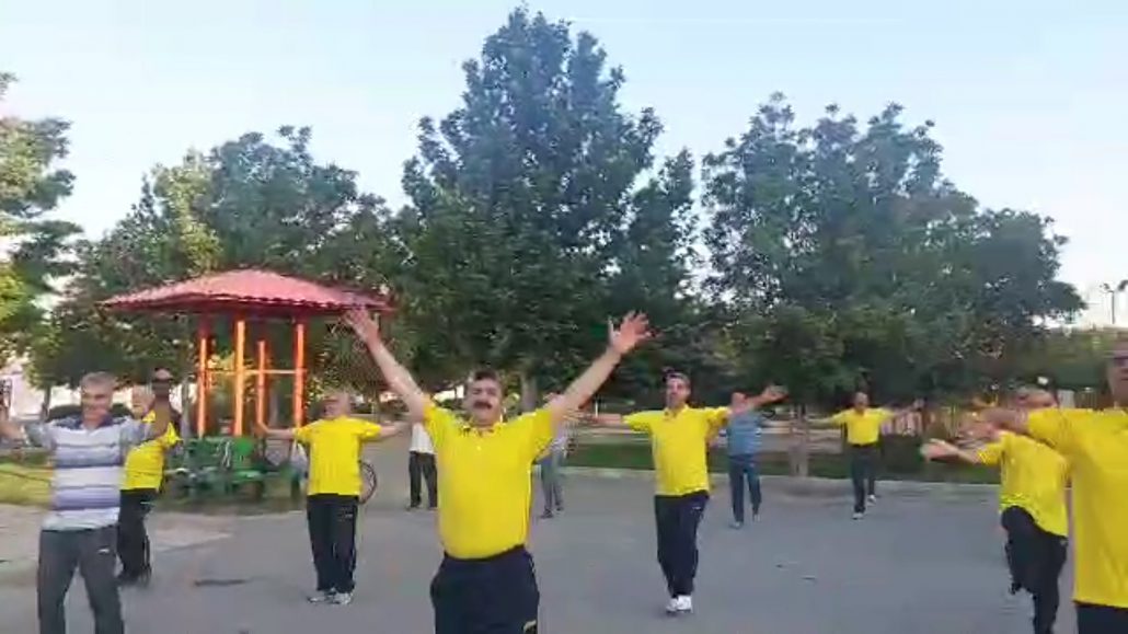 اجرای ورزش روزانه در شهرک شهید مدنی همدان
