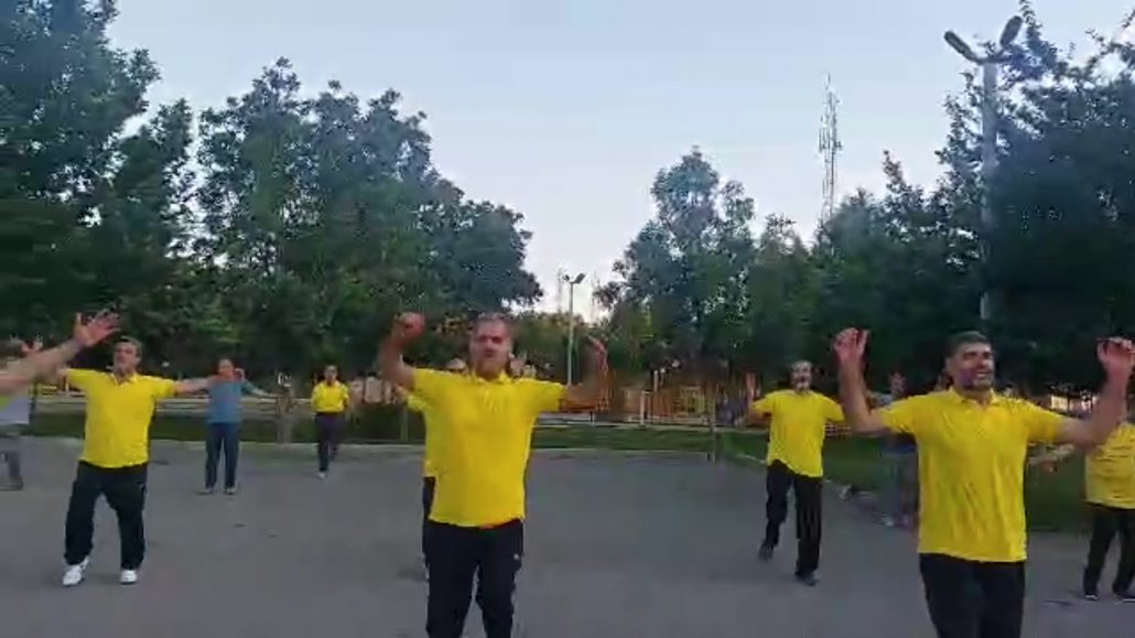 اجرای ورزش روزانه در شهرک شهید مدنی همدان