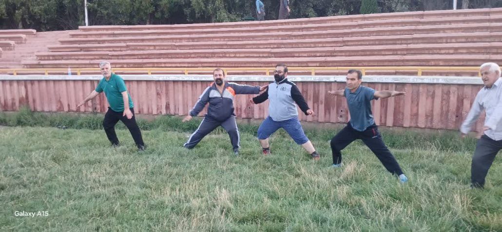 گزارش تصویری از ورزش صبحگاهی ورزشکاران صبحگاهی استادیوم علیمرادیان نهاوند