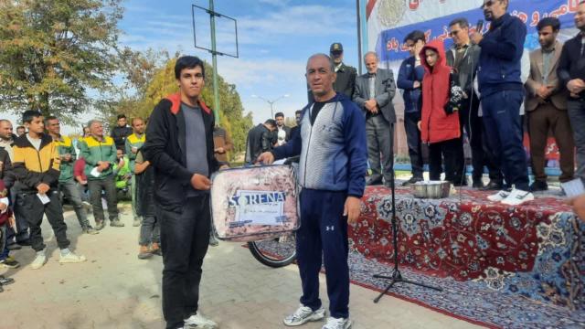 همایش پیاده‌روی خانوادگی قروه درگزین به مناسبت بزرگداشت هفته انتظامی و تربیت بدنی به همت کمیته پیاده‌روی هیئت ورزش‌های همگانی شهرستان درگزین