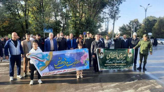 همایش پیاده‌روی خانوادگی قروه درگزین به مناسبت بزرگداشت هفته انتظامی و تربیت بدنی به همت کمیته پیاده‌روی هیئت ورزش‌های همگانی شهرستان درگزین