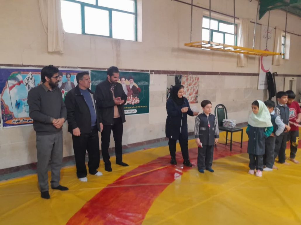 برگزاری مسابقات طنابکشی، دو و میدانی، دال پلان و برنامههای شاد به همت ورزشکاران هیئت ورزشهای همگانی شهرستان نهاوند در روستای زرامین سفلی به مناسبت دهه مبارک فجر و اعیاد شعبانيه با بیش از صد شرکت کننده در ردههای مختلف سنی