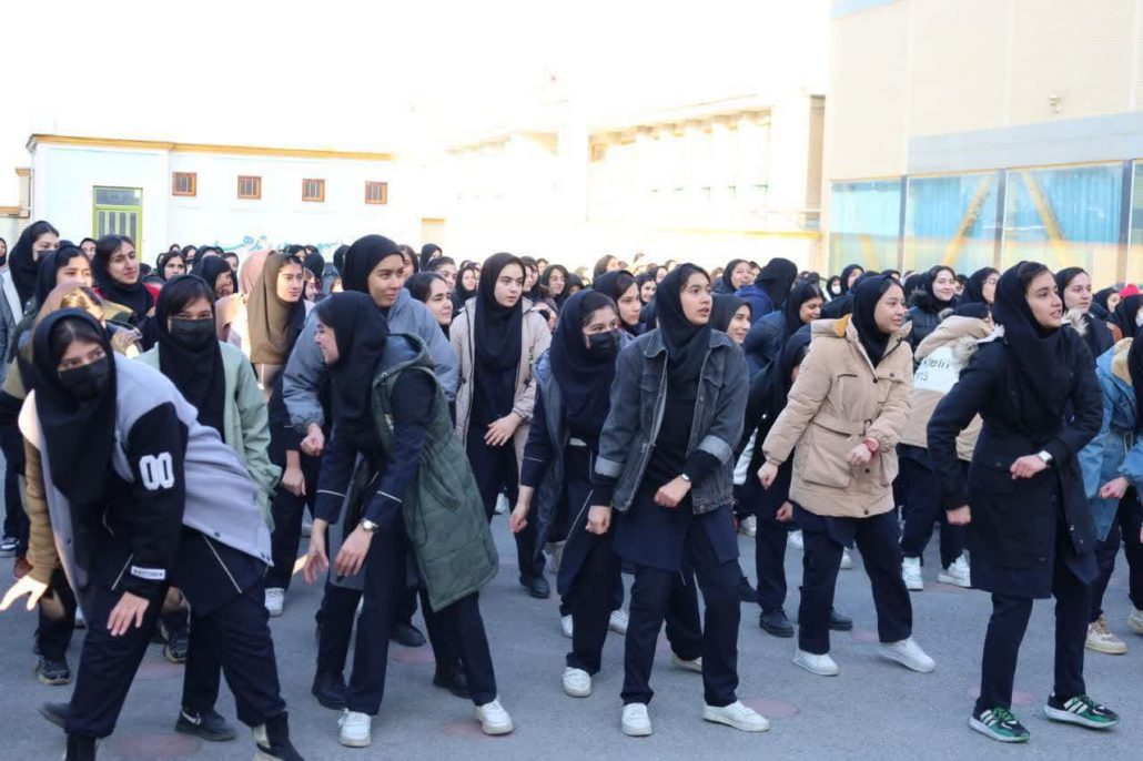 برگزاری همایش ورزش صبحگاهی ویژه بانوان و دختران دانش آموز در شهرستان اسدآباد