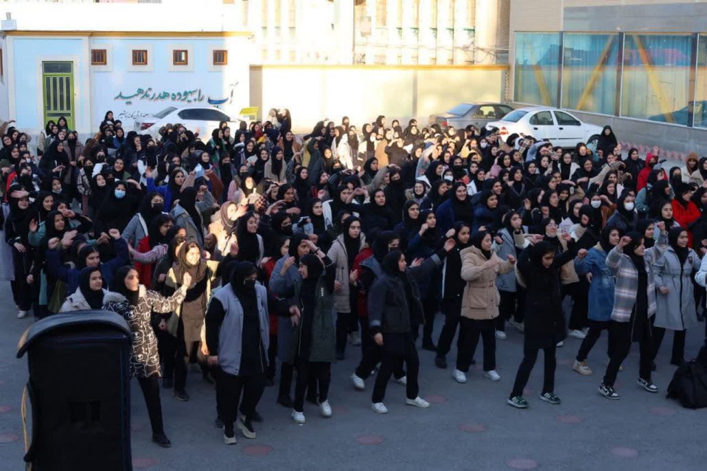 برگزاری همایش ورزش صبحگاهی ویژه بانوان و دختران دانش آموز در شهرستان اسدآباد