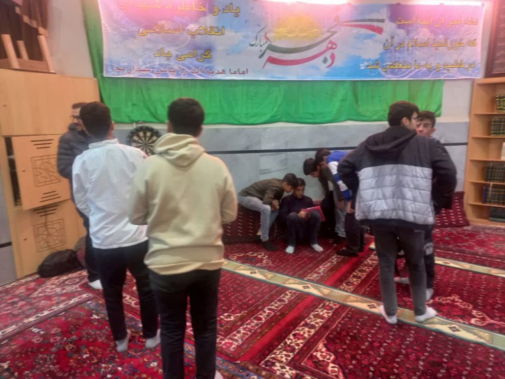 برگزاری برنامه فرهنگی ورزشی به همت دبیر هیئت ورزش‌های همگانی شهرستان همدان در مسجد شهید مدرس به مناسبت دهه فجر