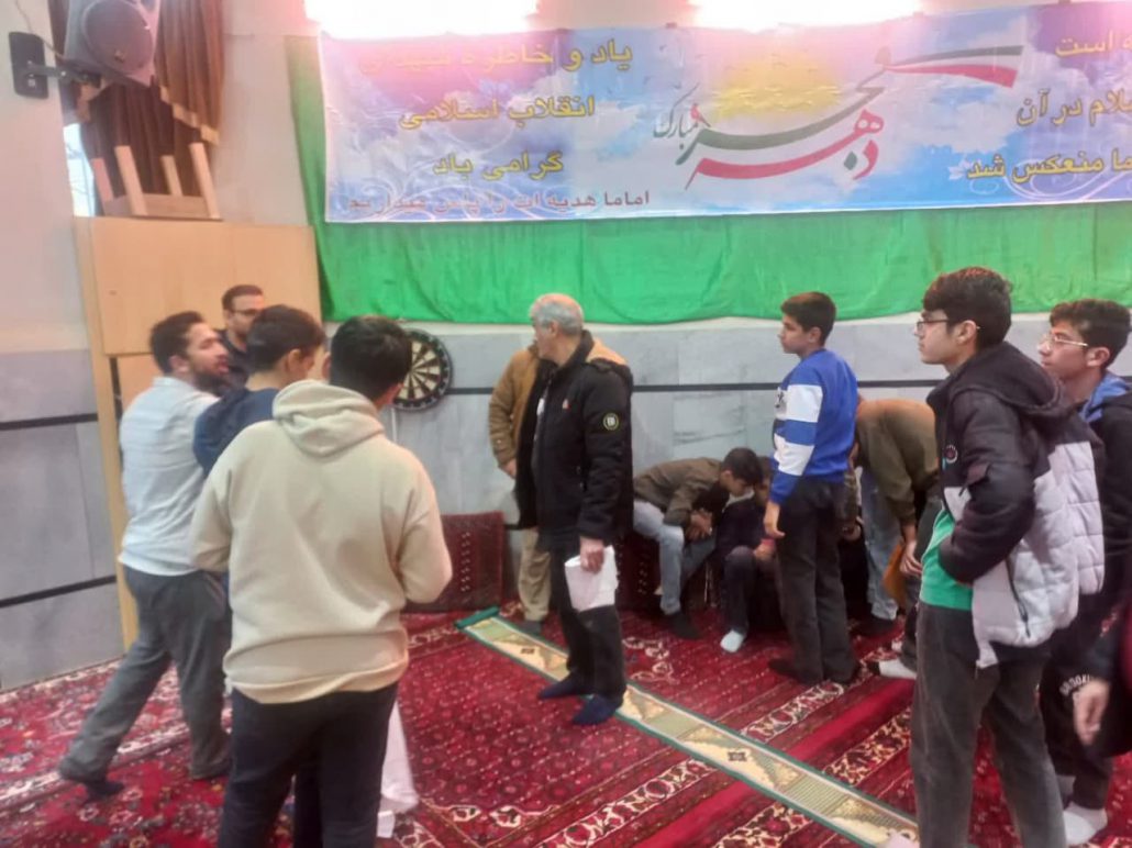 برگزاری برنامه فرهنگی ورزشی به همت دبیر هیئت ورزش‌های همگانی شهرستان همدان در مسجد شهید مدرس به مناسبت دهه فجر