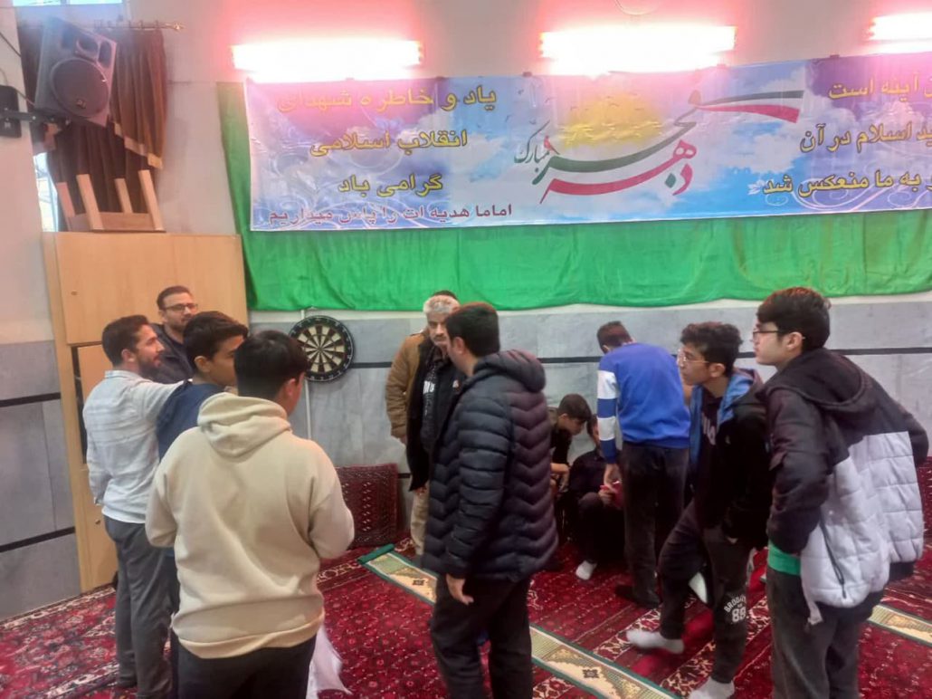 برگزاری برنامه فرهنگی ورزشی به همت دبیر هیئت ورزش‌های همگانی شهرستان همدان در مسجد شهید مدرس به مناسبت دهه فجر