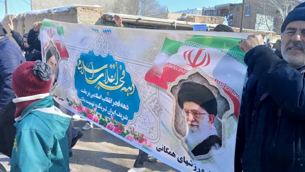 حضور ورزشکاران ایستگاه صبحگاهی هیئت ورزش‌های همگانی لالجین در راهپیمایی 22 بهمن