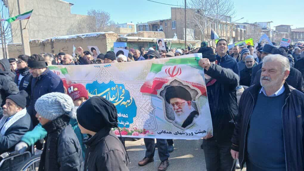حضور ورزشکاران ایستگاه صبحگاهی هیئت ورزش‌های همگانی لالجین در راهپیمایی 22 بهمن