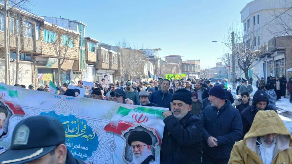 حضور ورزشکاران ایستگاه صبحگاهی هیئت ورزش‌های همگانی لالجین در راهپیمایی 22 بهمن