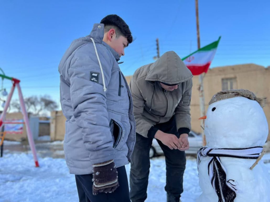 برگزاری جشنواره آدم برفی در روستای سناج شهرستان فامنین به مناسبت گرامیداشت دهه مبارک فجر  و به همت هیات ورزش‌های همگانی، شورای اسلامی و دهیار روستای‌ سناج فامنین
